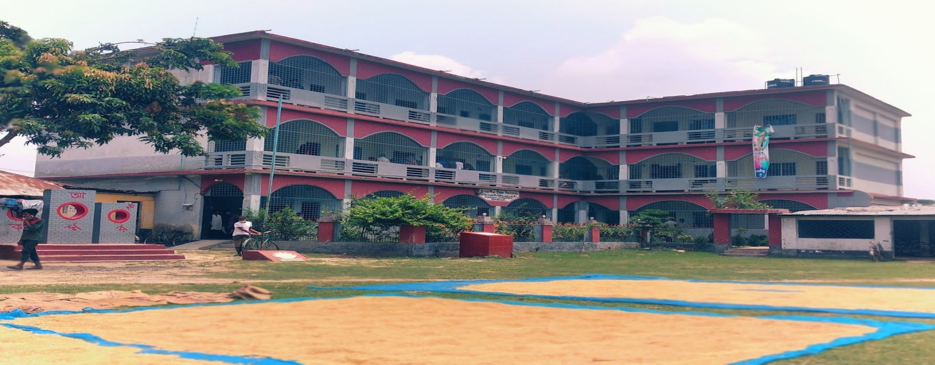 স্কুলের প্রধান গেট